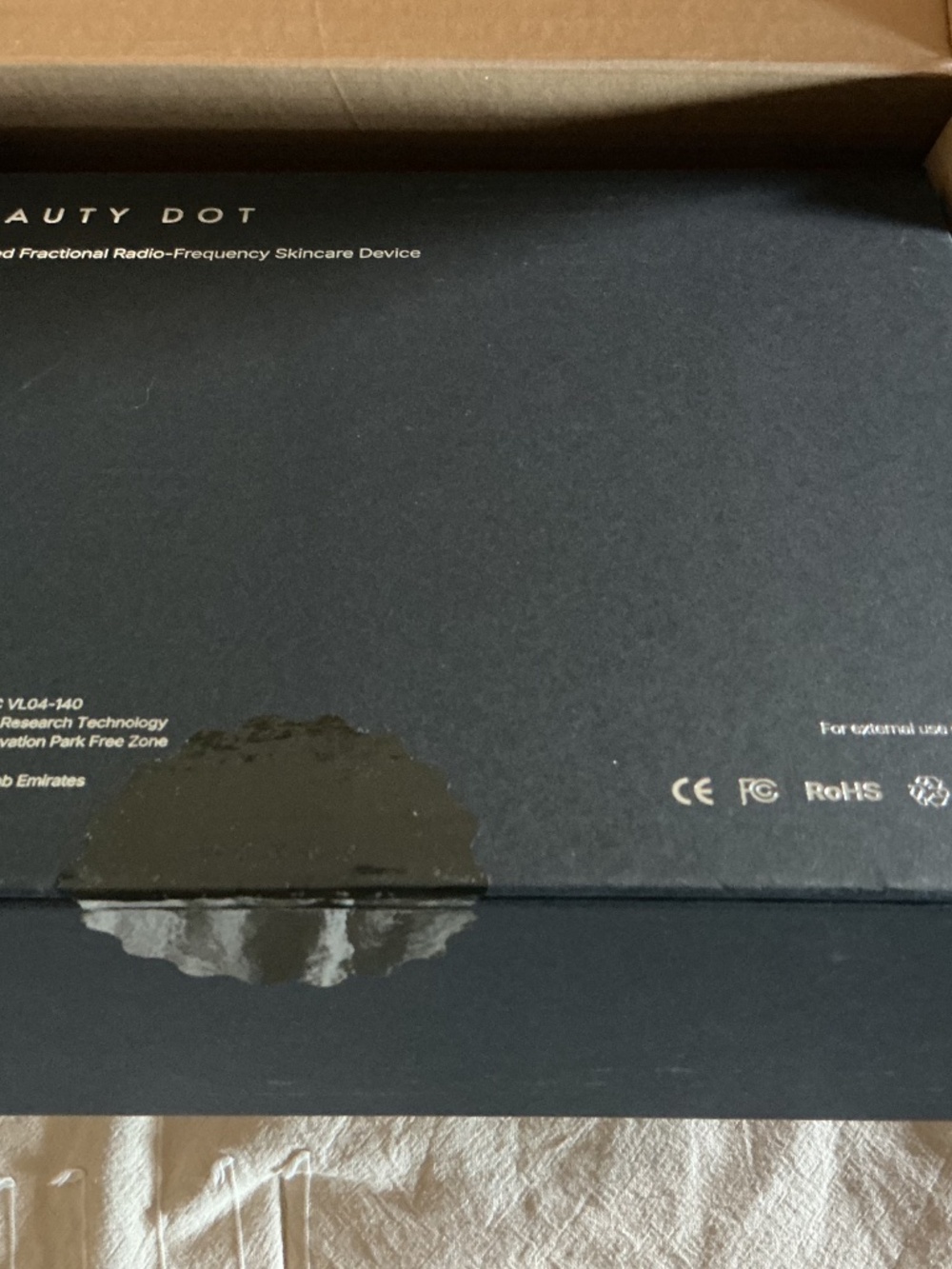Veauty Dot Skincare Device — Gentle Home Treatment - Picture 3 of 3